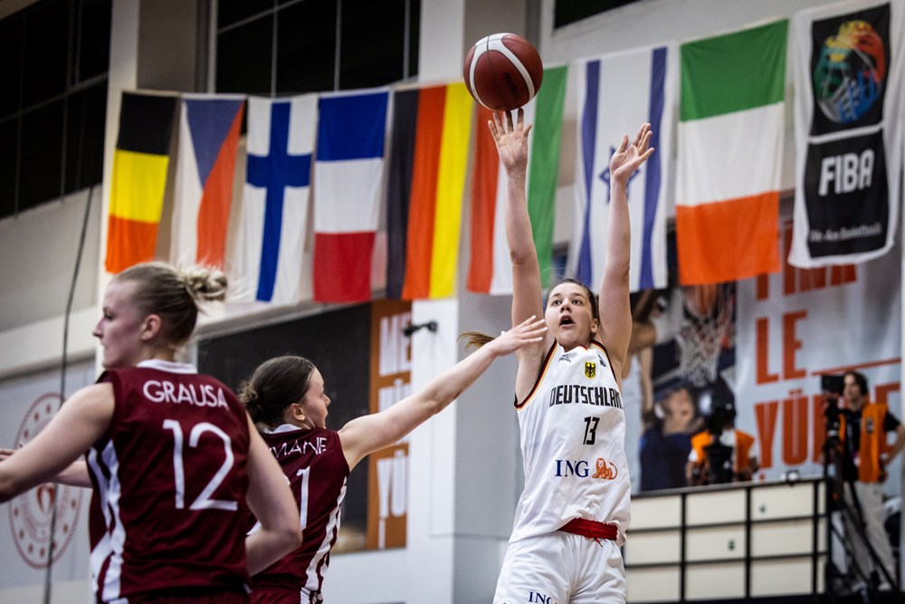 2024 German Guard Mailien Rolf has committed to Arizona. Rolf played for Germany's U18 & U20 teams in the 2023 FIBA Championships.