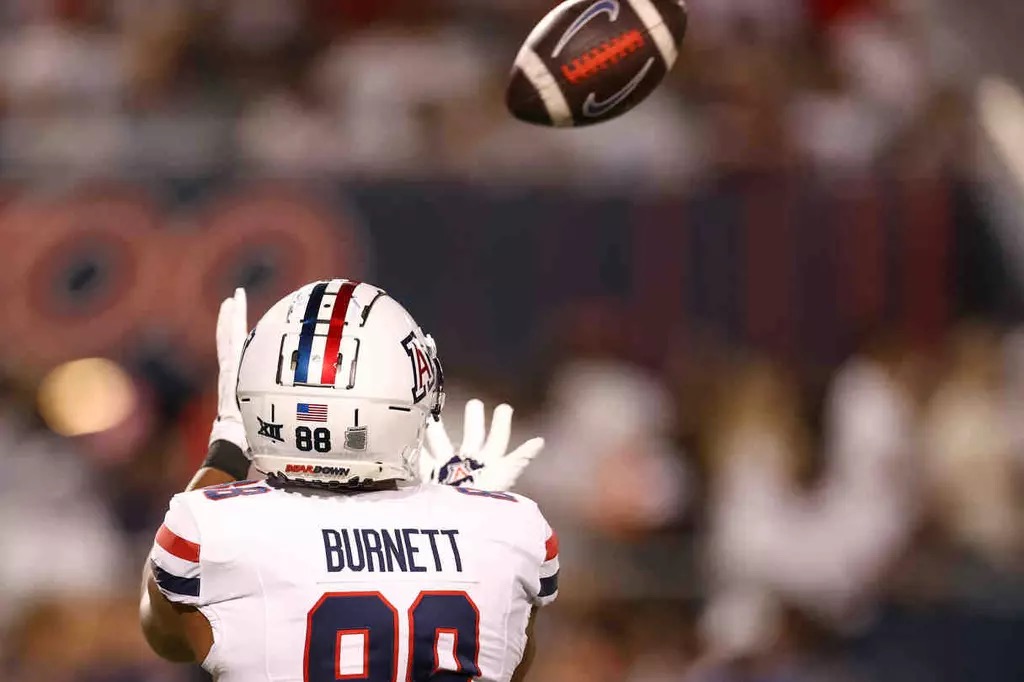 On Saturday, Arizona tight end Keyan Burnett announced he intends to enter the transfer portal, joining fellow UA tight end Dorian Thomas.