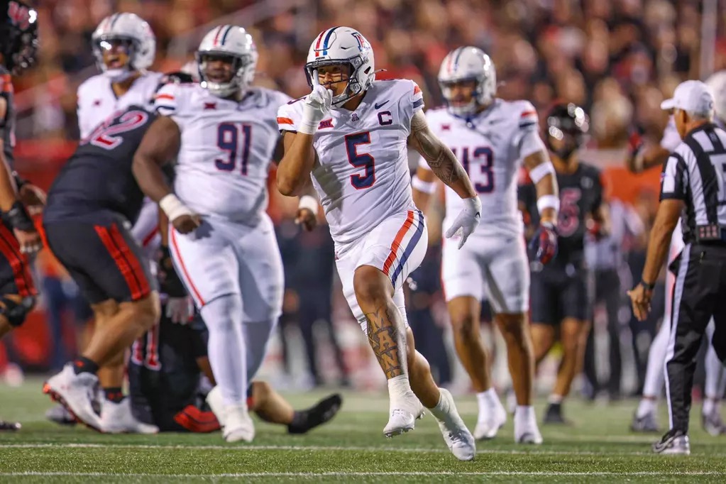 Arizona linebacker Jacob Manu is reportedly set to enter the transfer portal. The defensive captain led the Pac-12 in tackles last season.