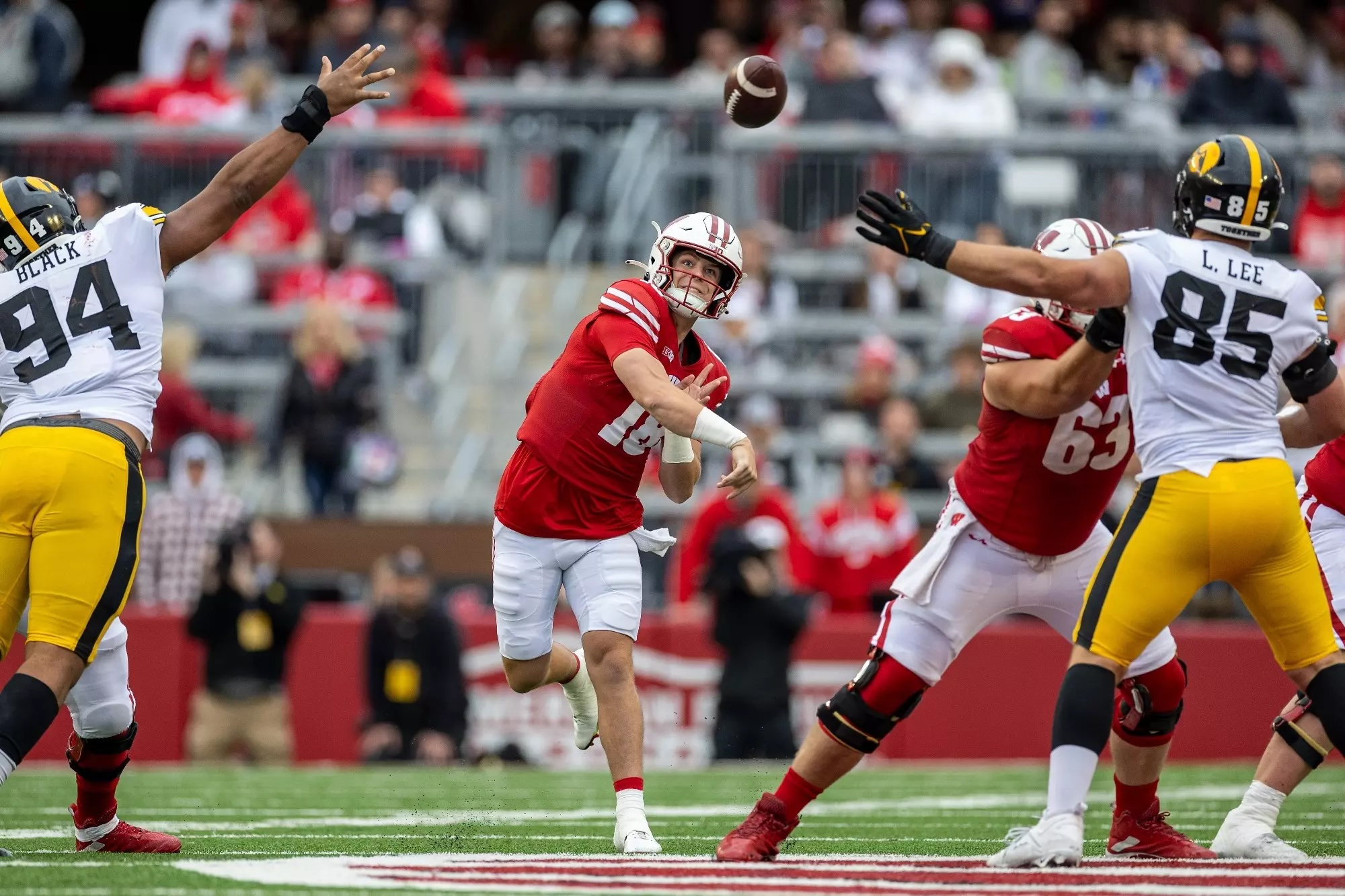 Arizona has landed commitments from former Wisconsin quarterback Braedyn Locke and ex-Utah running back Mike Mitchell