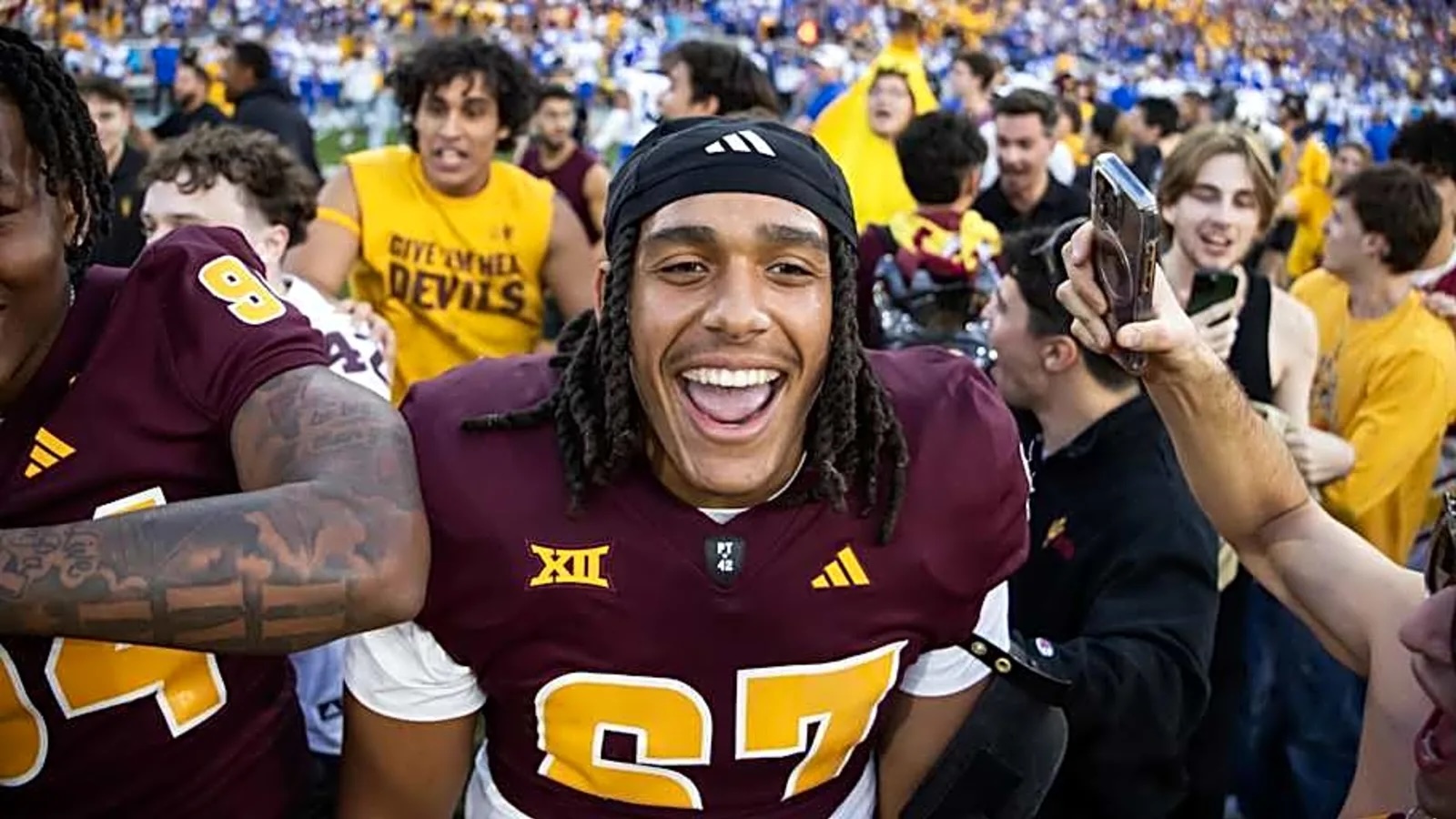 Former Arizona State offensive lineman Keona Peat is transferring to Arizona, giving Seth Doege and the Wildcats more depth at OL.