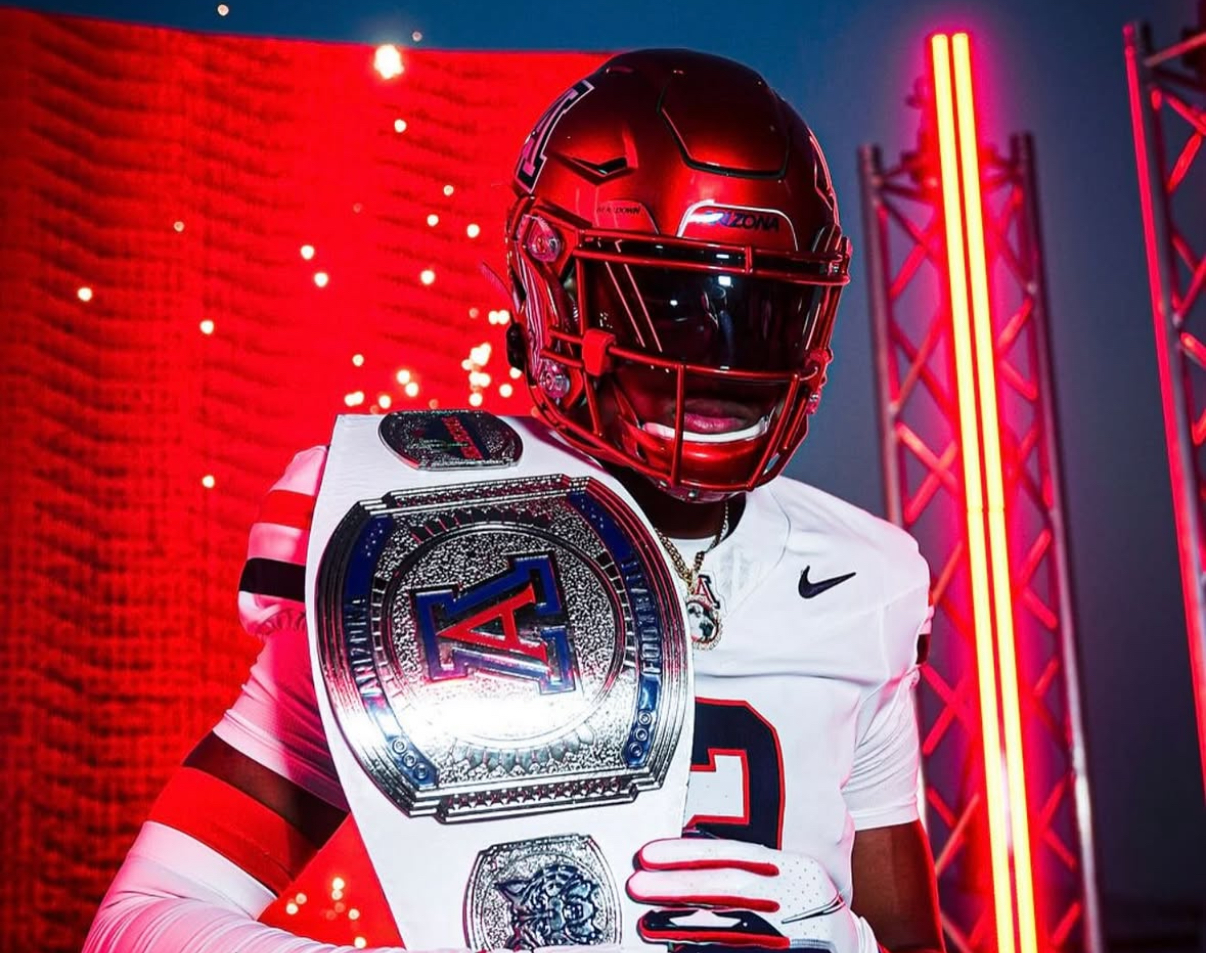 Arizona has landed a commitment from 2026 3-star wide receiver RJ Mosley following an official visit to Tucson last weekend.