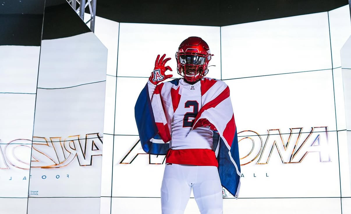 2026 3-star athlete Brandon Smith from Fresno, CA has committed to the Arizona Wildcats over the Cal Golden Bears.