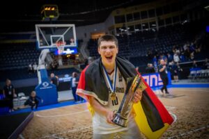 Arizona lands commitment from Russian/German wing Ivan Kharchenkov; Carter Bryant officially declares for 2025 NBA Draft