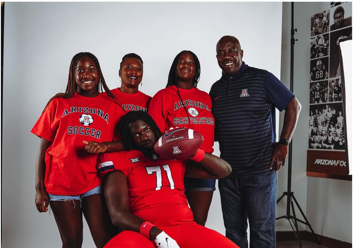 Arizona has landed a commitment from 2026 3-star TX offensive lineman Khalil Sanogo, who chose the Wildcats over Cal, North Carolina, & UNLV.