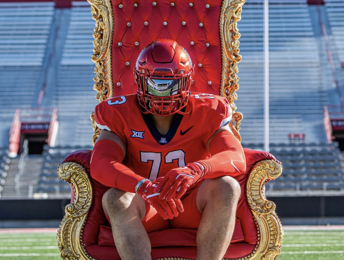Ahead of Early Signing Day, Arizona has landed a commitment from JUCO DL Kevin Moorer and flipped Kansas State 4-star OL Justin Morales.