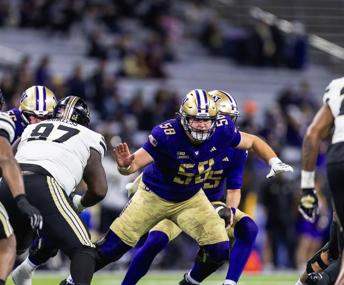 Arizona bolsters its offensive line with a commitment from Washington transfer Zach Henning, who's expected to replace Ka'ena Decambra.