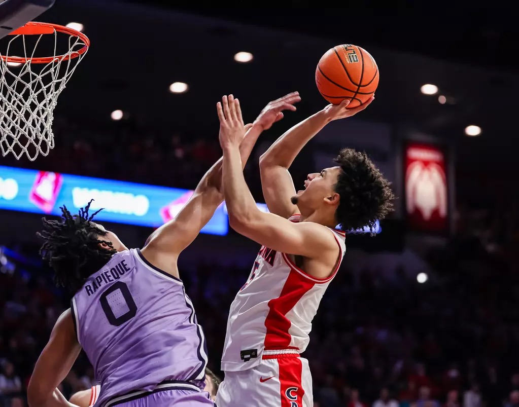Arizona Wildcat guard Brayden Burries is one of ten players named to the Jerry West Award Midseason Watch List.