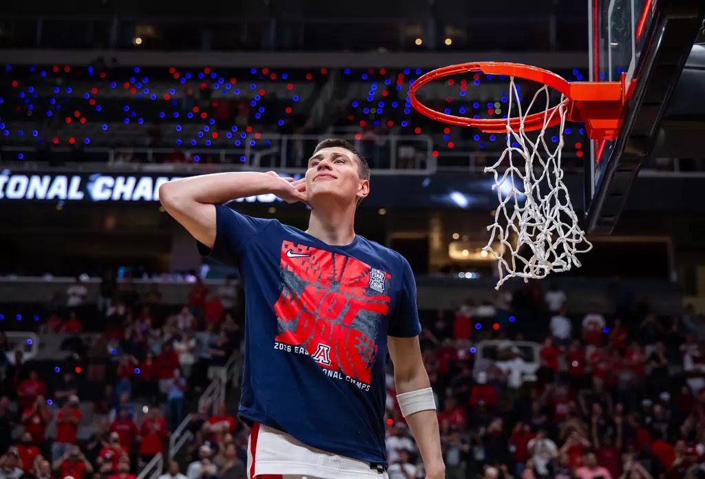Following a breakout freshman campaign, Arizona wing and glue guy Ivan Kharchenkov announced he's returning to Tucson for the 2026-27 season.