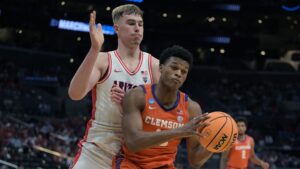 Report: Clemson forward RJ Godfrey signs with Arizona Wildcats